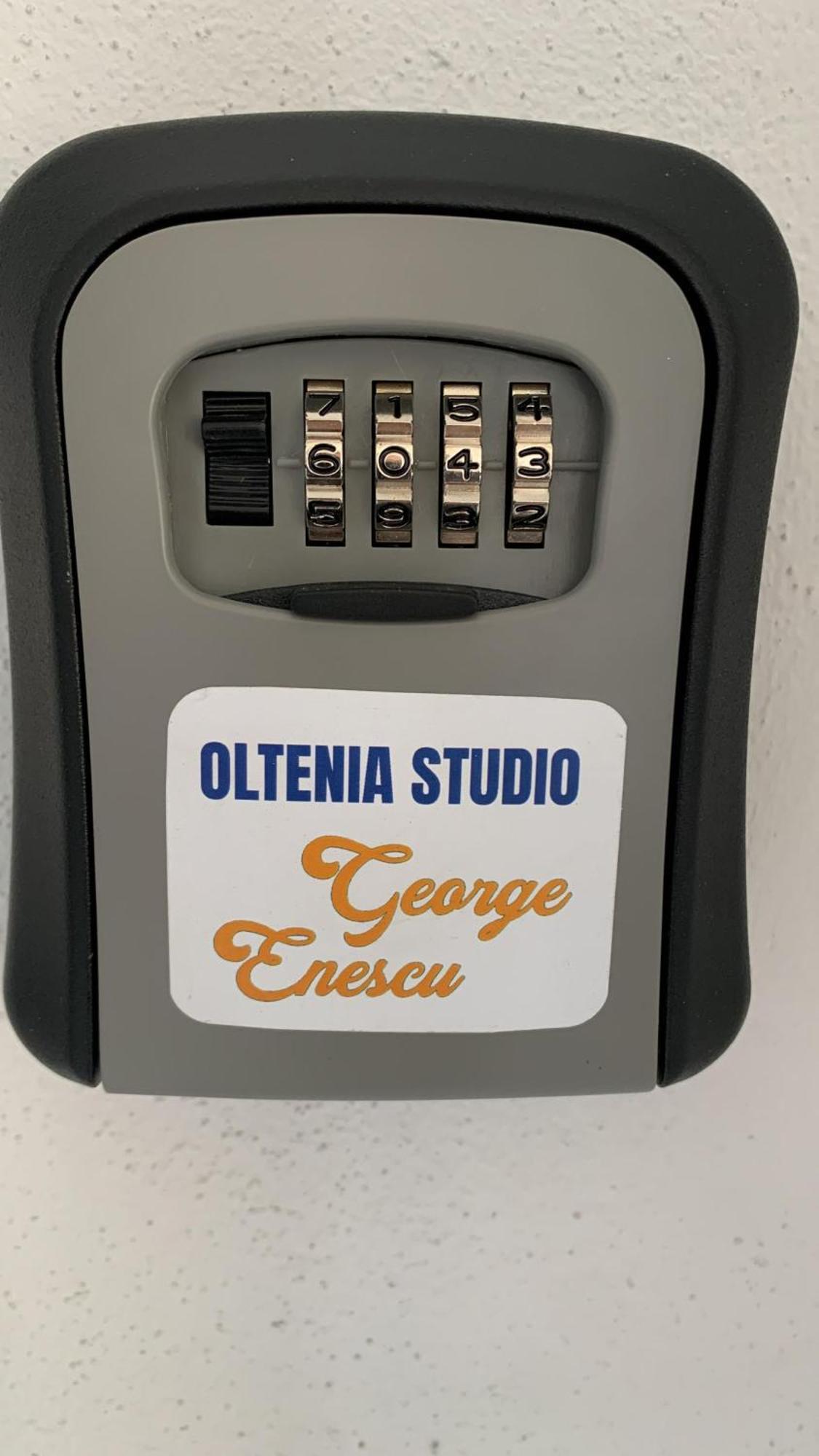 Oltenia Studio George Enescu Craiova Bagian luar foto